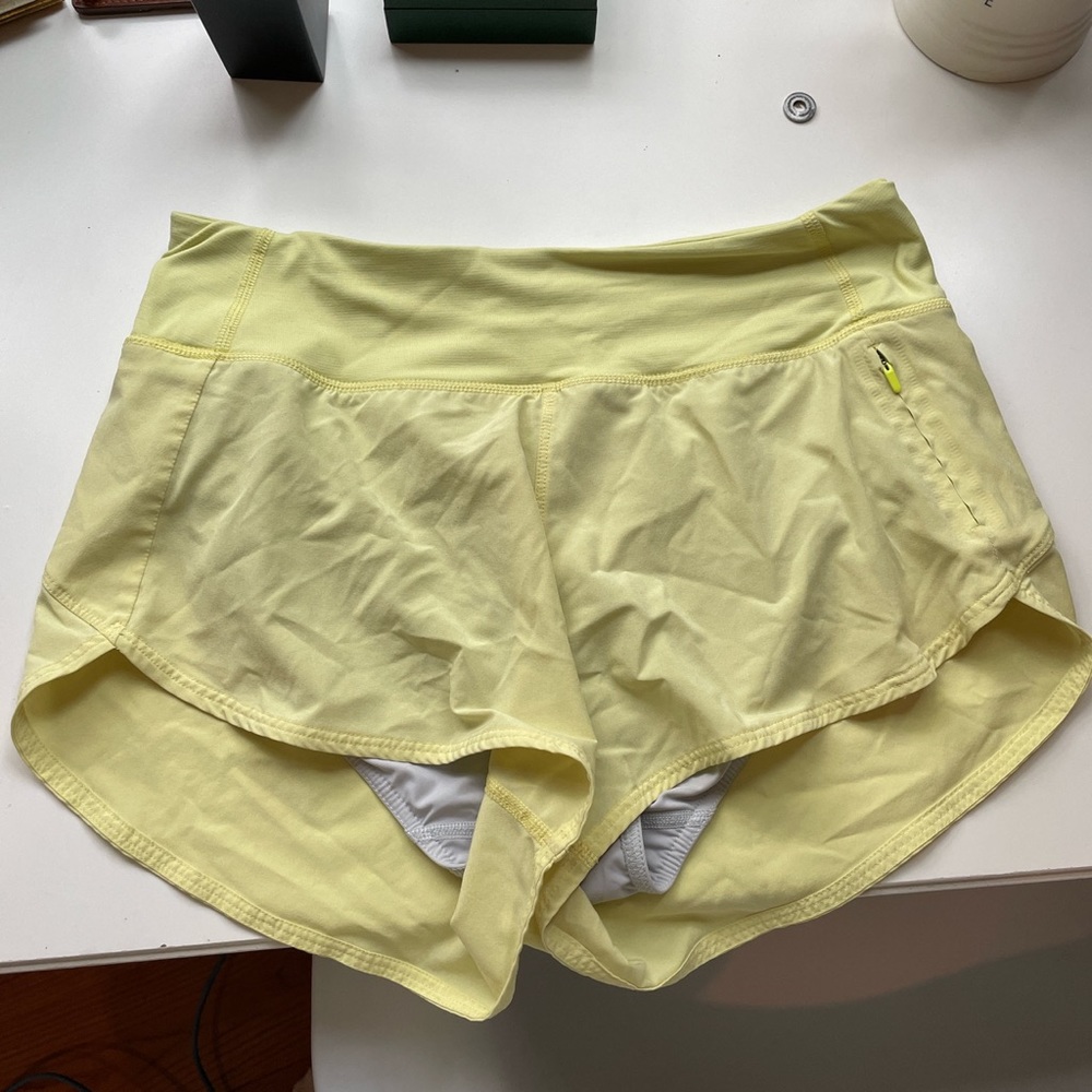 Outdoor voices Hudson short in yellow